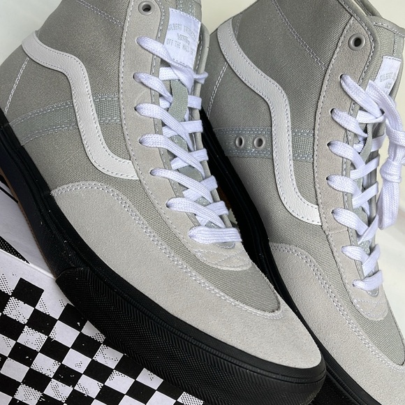 Vans Men’s Crockett High
Light Gray/Black
VN0A5JIGBH8
Sneakers - Picture 8 of 16